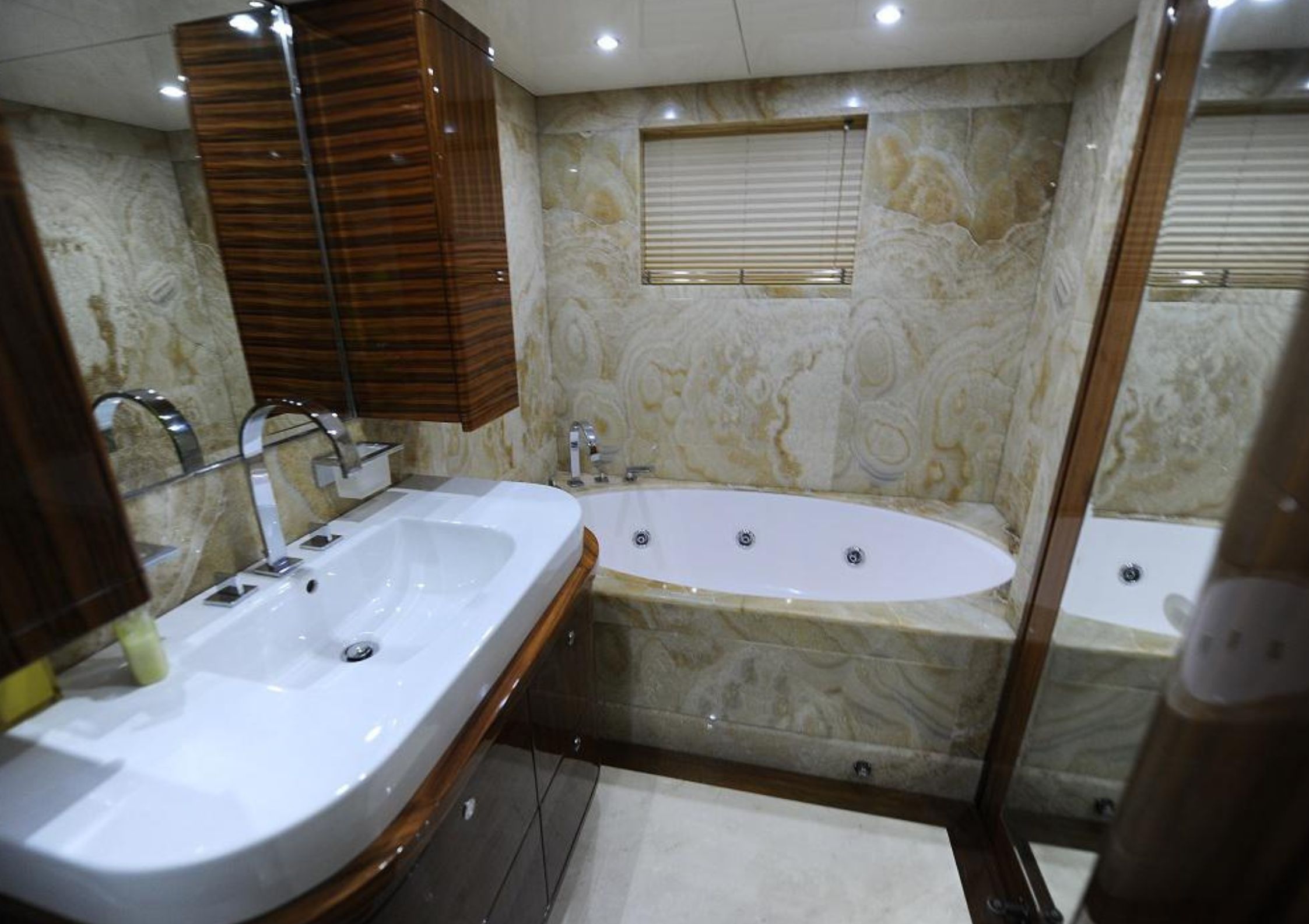 101ft yacht gallery images